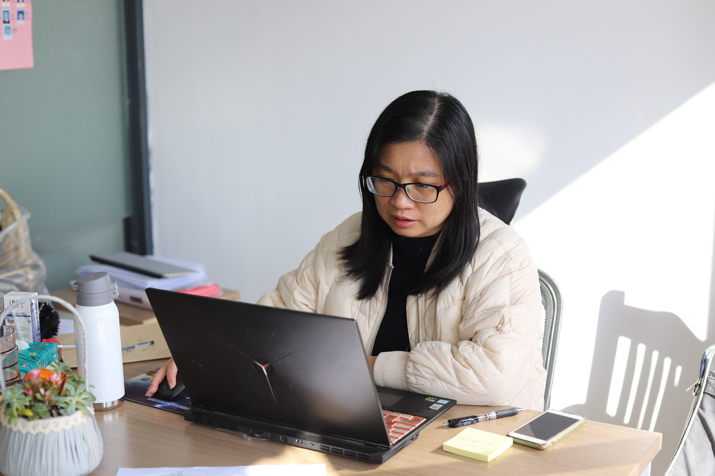 支部書(shū)記蒙冉菊遠(yuǎn)程授課