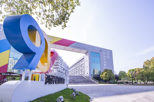 1.校園風(fēng)景照